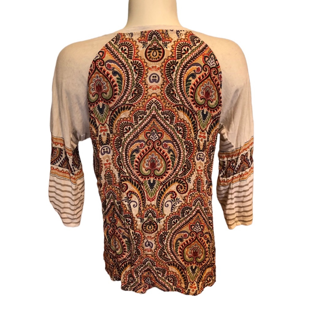 Democracy women’s v-neck. Size M. Excellent condition.
